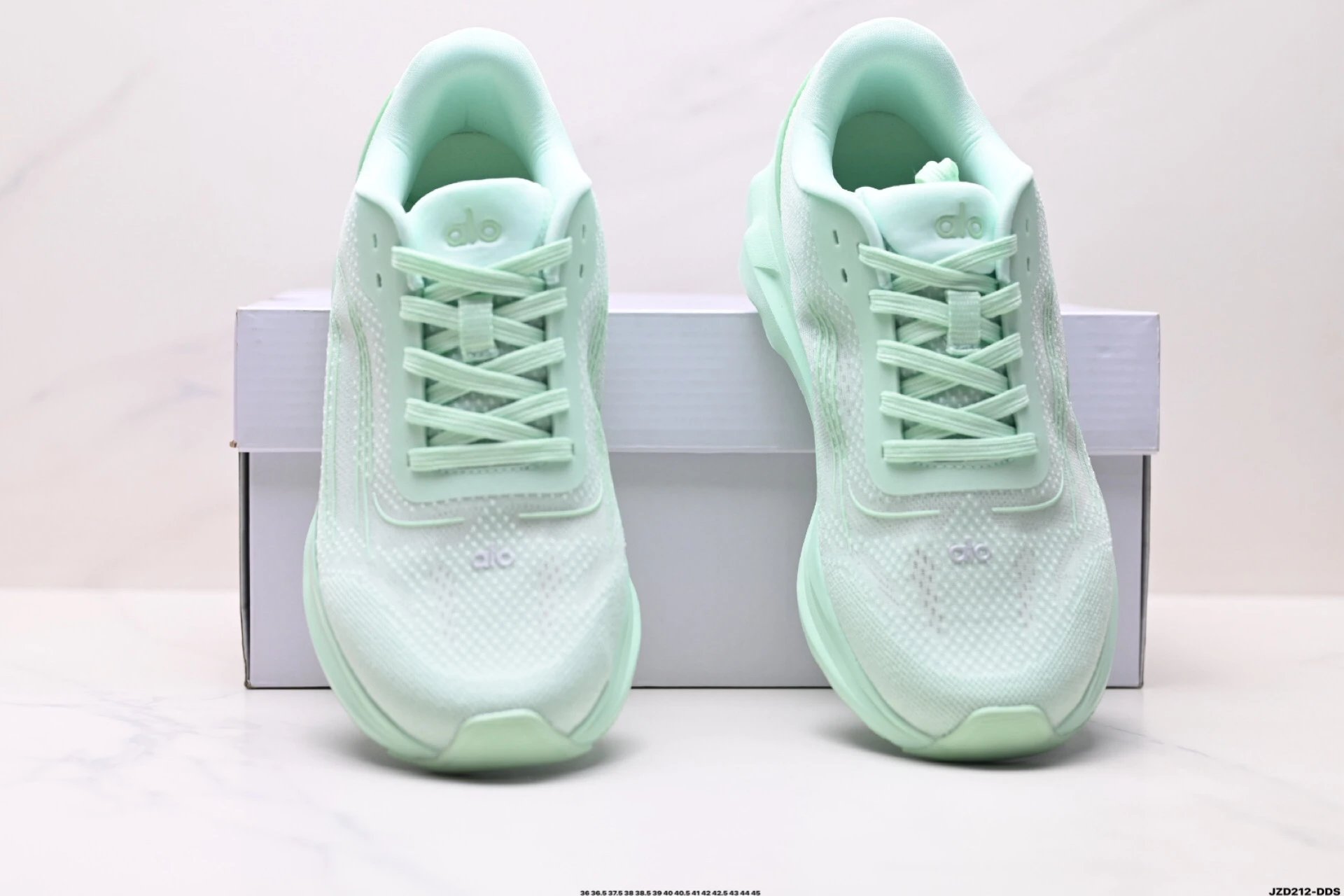 Alo Yoga Alo Runner Sneakers Green - Gallery Image 7 - Detailed View