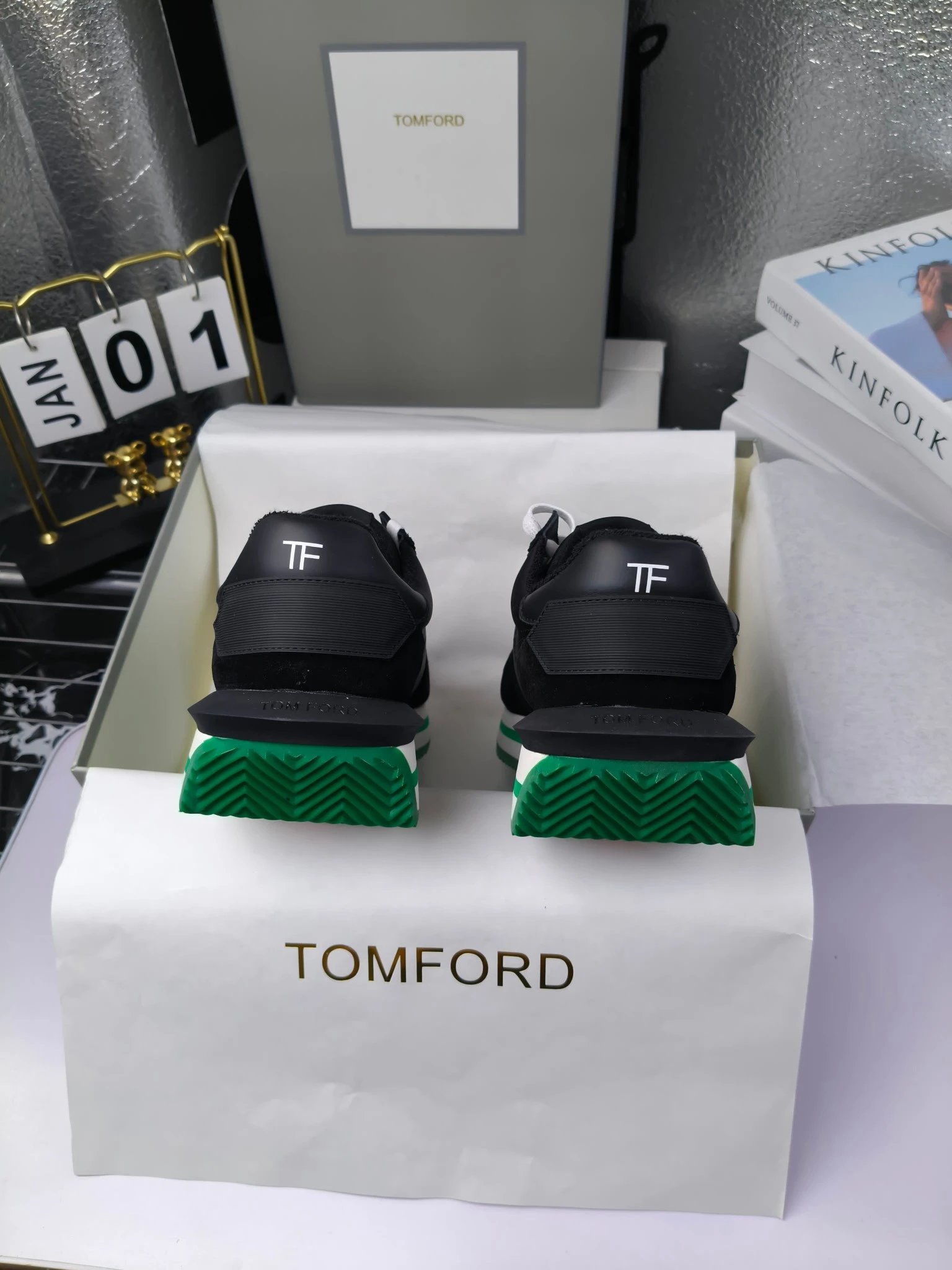 Retro Leather Sneakers Green Trim - Gallery Image 4 - Detailed View