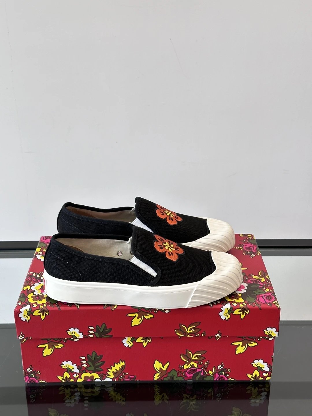 Kenzo Floral Canvas Shoes Black - Related Product - Cnfans