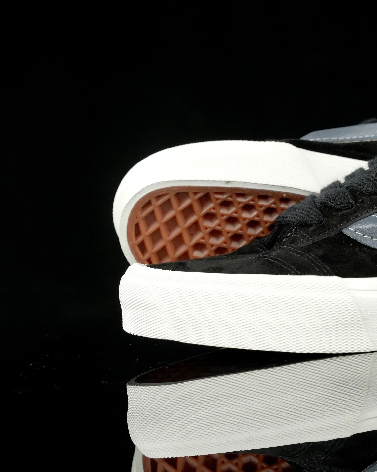 Retro Low Top Suede Skate Shoes Obsidian Black - Gallery Image 9 - Detailed View