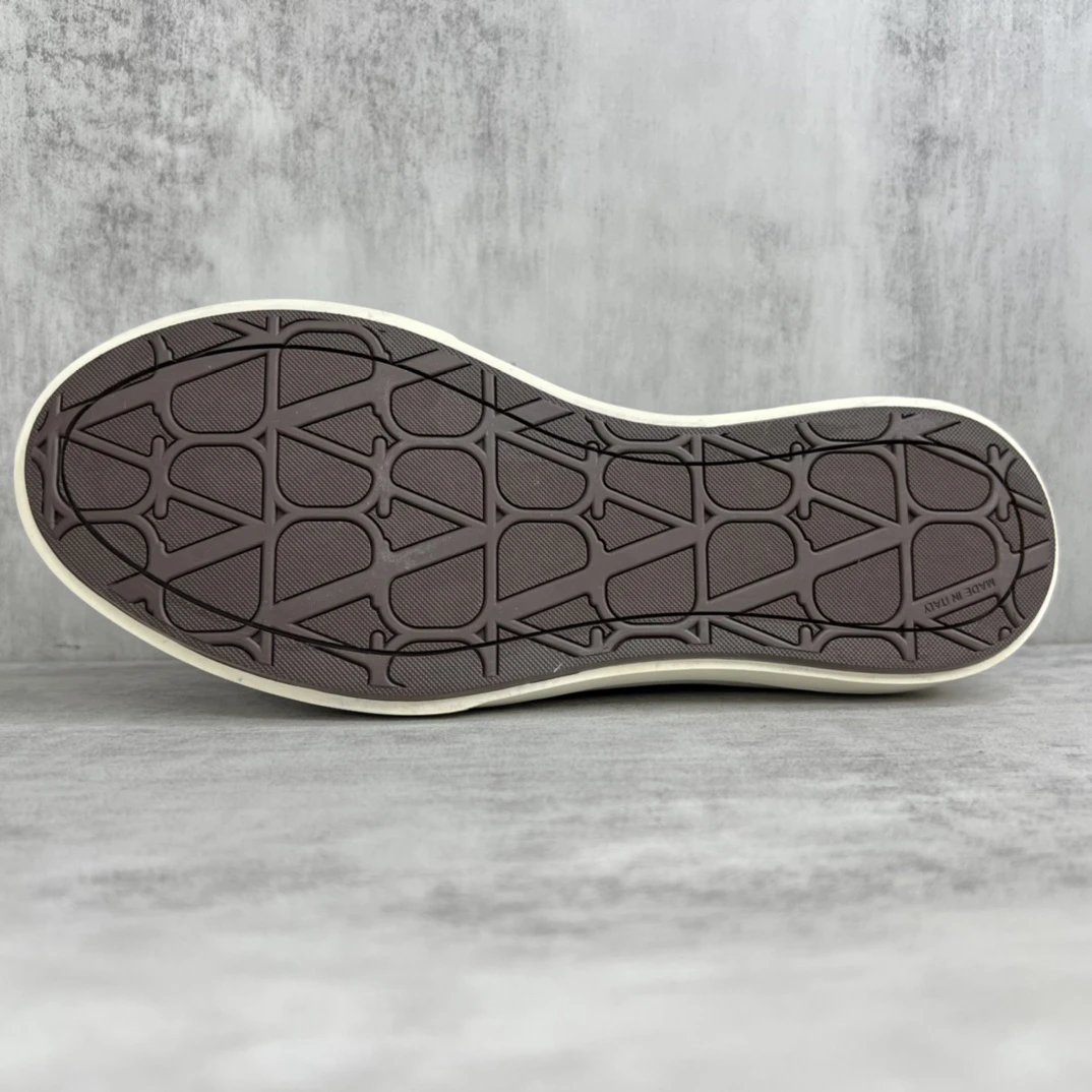 Valentino Garavani Totaloop Low Sneakers Beige - Gallery Image 8 - Detailed View