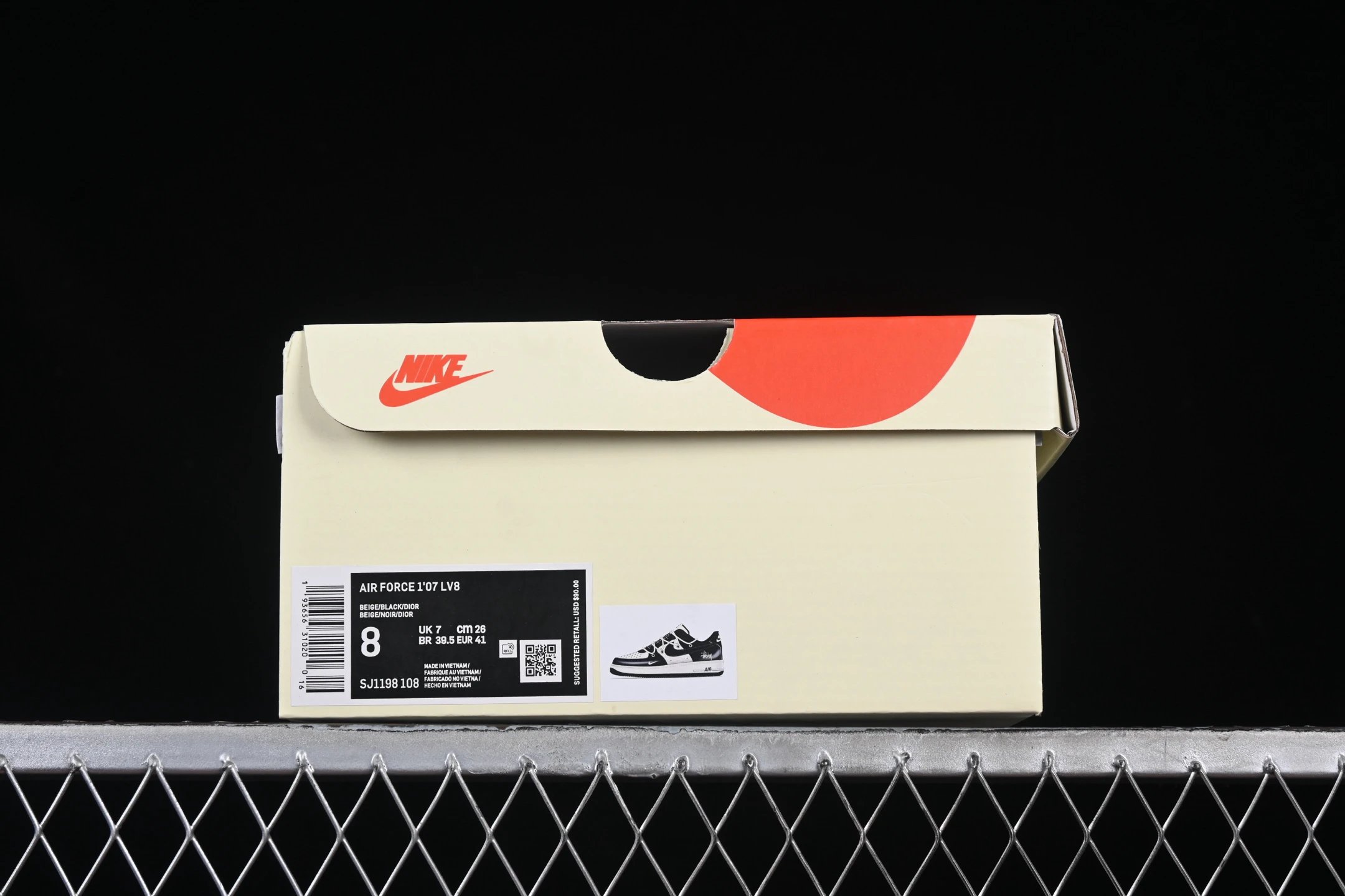 Low Top Sneakers Luxe Noir Blanc - Gallery Image 8 - Detailed View