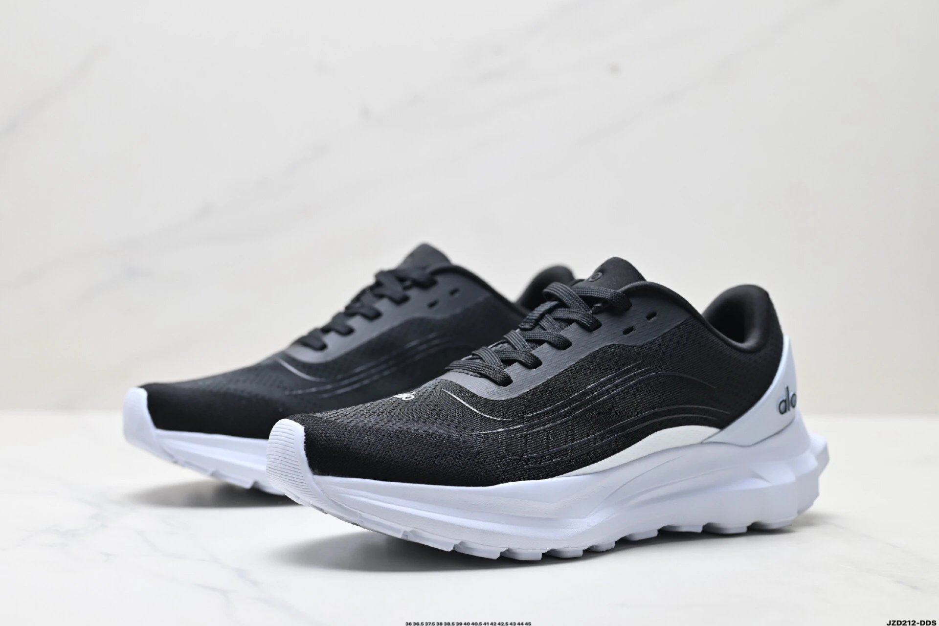 Alo Yoga Alo Runner Sneakers Black White - Gallery Image 4 - Detailed View