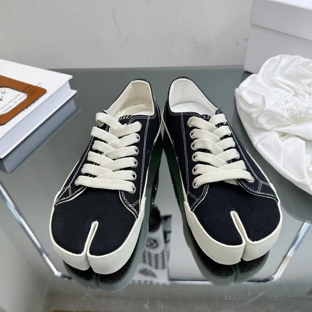 Maison Margiela MM6 Tabi Canvas Sneakers Black - Gallery Image 3 - Detailed View