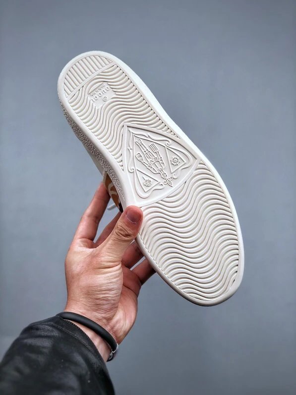 Gucci Bee White Blue Sneakers Keychain - Gallery Image 8 - Detailed View