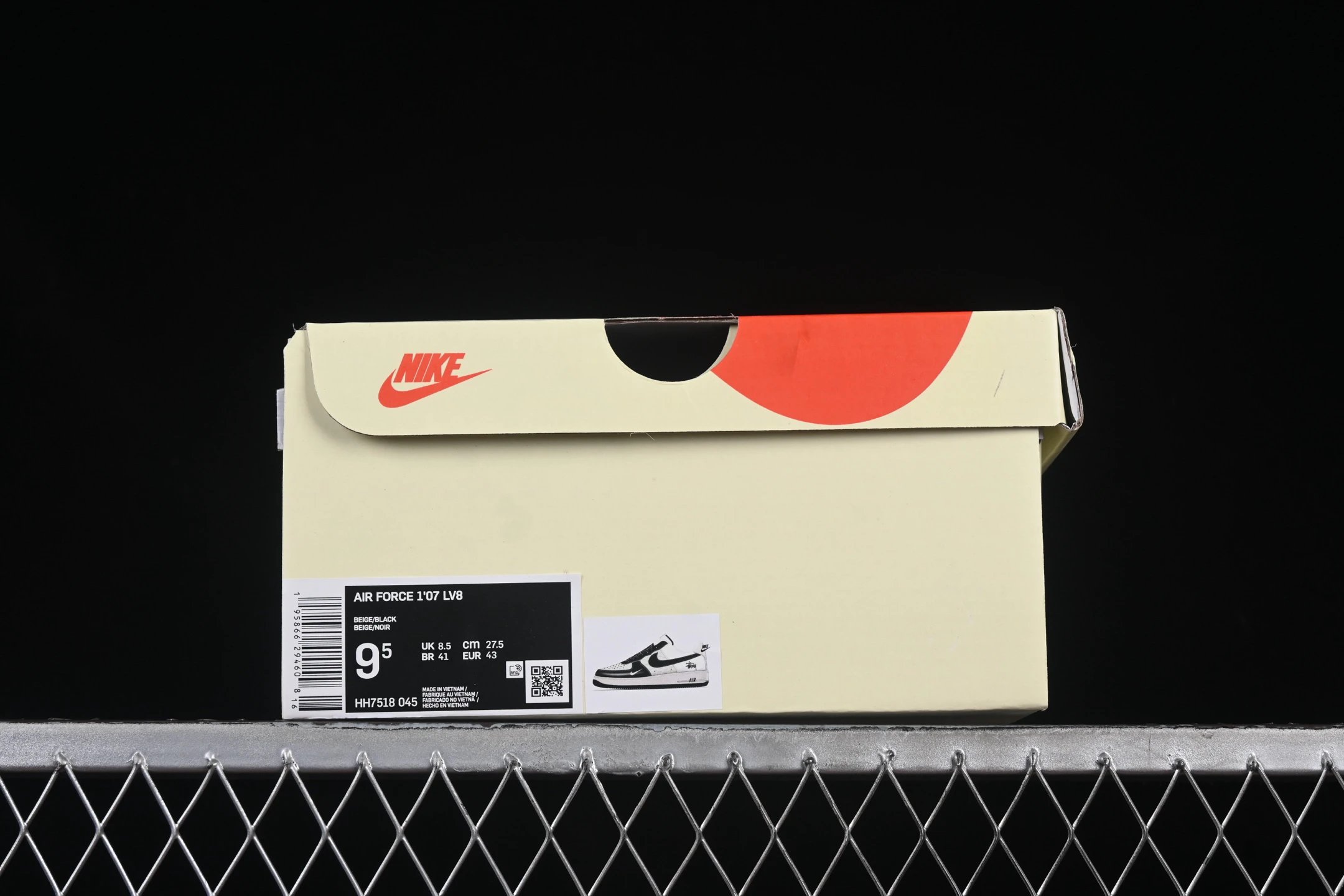 Leather Low Sneakers Noir - Gallery Image 8 - Detailed View