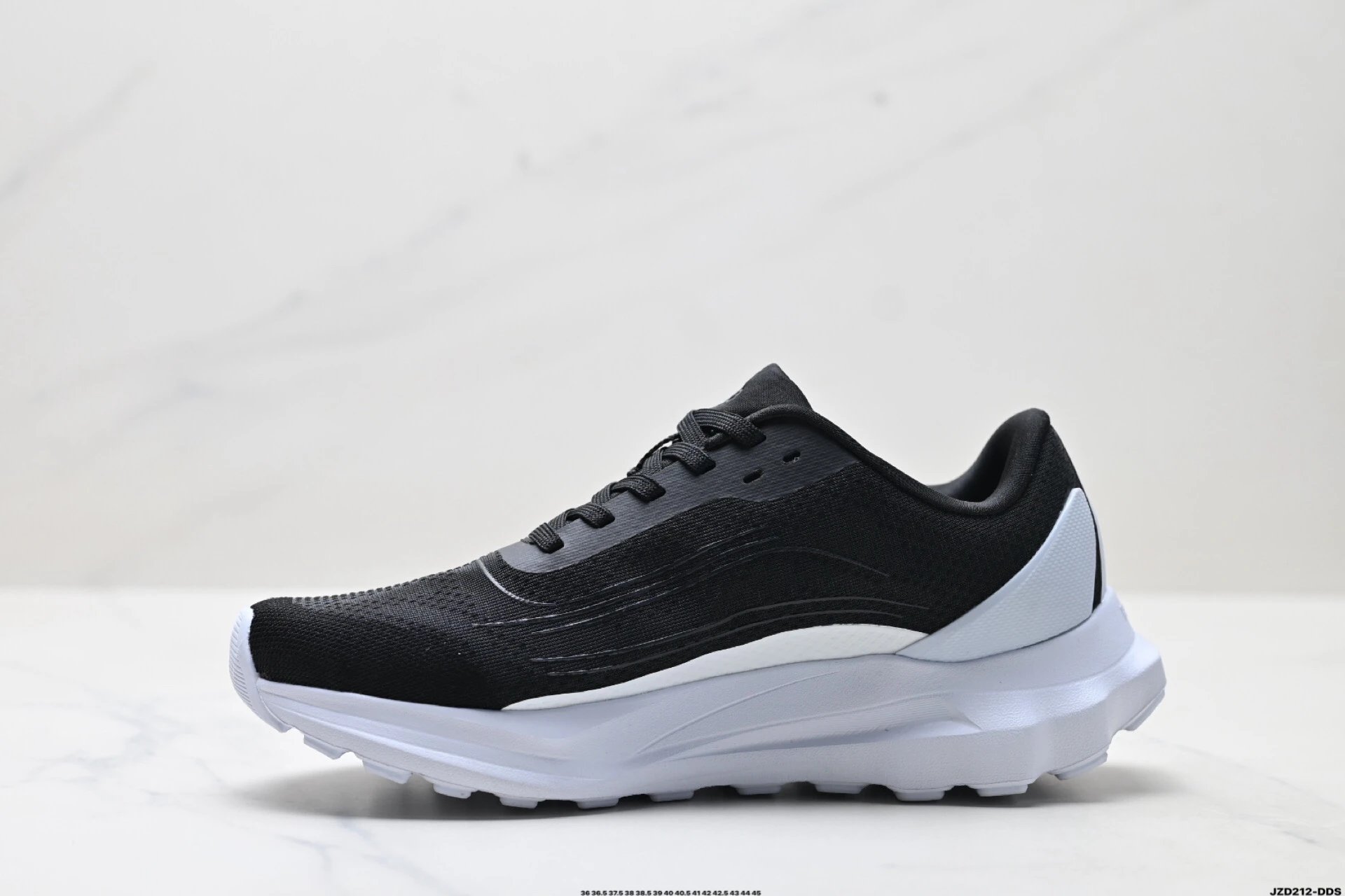 Alo Yoga Alo Runner Sneakers Black White - Gallery Image 3 - Detailed View