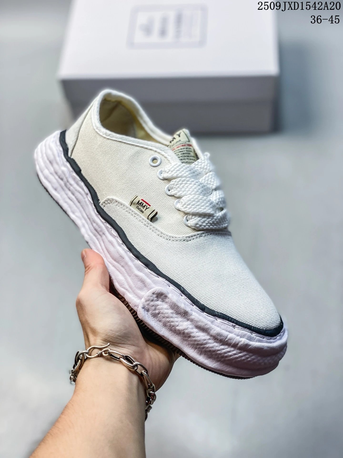 Maison MIHARA YASUHIRO MMY Original Sole Canvas Low Sneakers White Black - High Quality Product Image - Cnfans