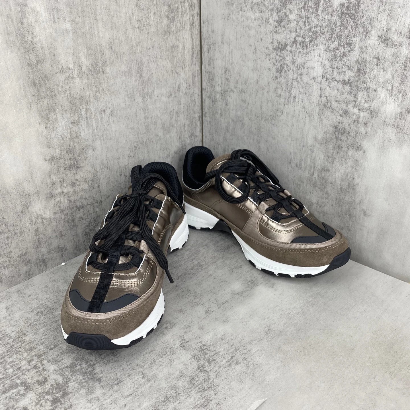 Women's Leather Mesh Outdoor Sneakers Bronze Finish - Gallery Image 2 - Detailed View