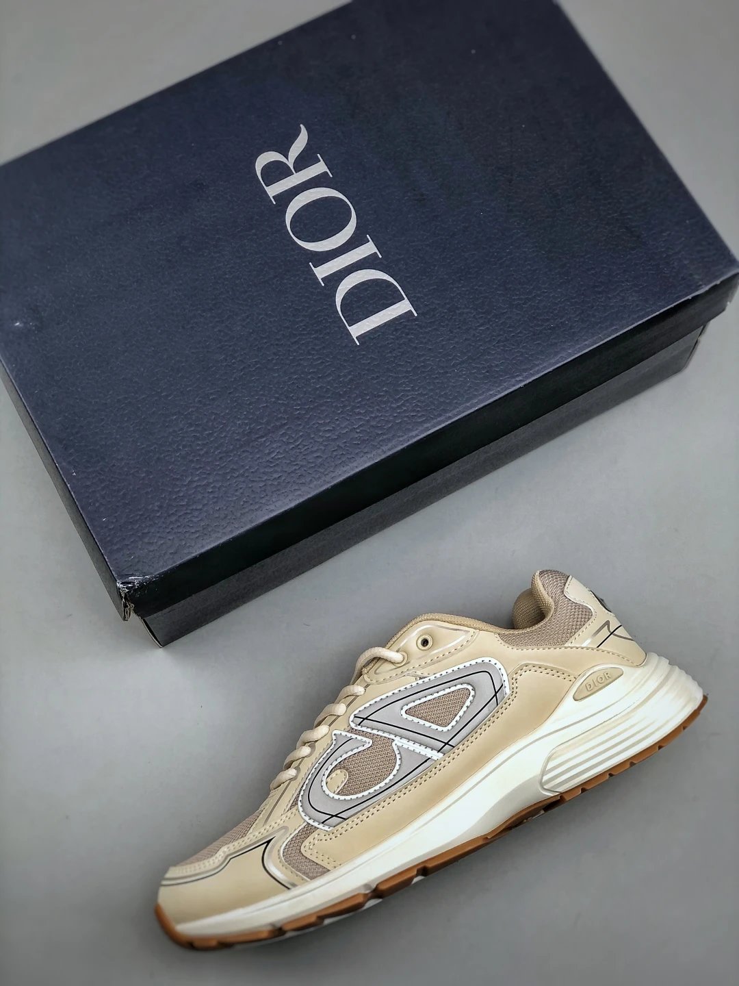 Men's Retro Running Sneakers Beige - Gallery Image 3 - Detailed View