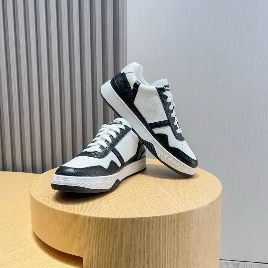 Lacoste Classic Sneakers Black White - Gallery Image 4 - Detailed View