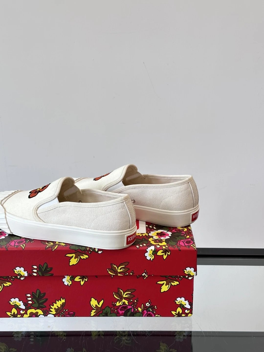Kenzo Floral Canvas Shoes White - Gallery Image 8 - Detailed View