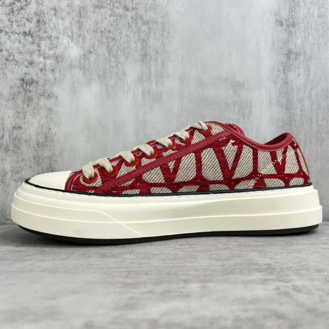 Valentino Garavani Red Low-Top Sneakers - Gallery Image 7 - Detailed View