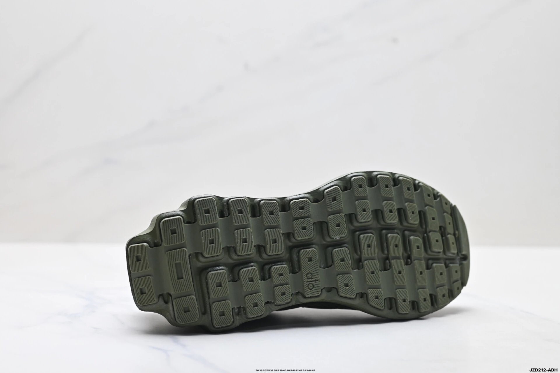 Alo Yoga Alo Runner Sneakers Olive - Gallery Image 9 - Detailed View