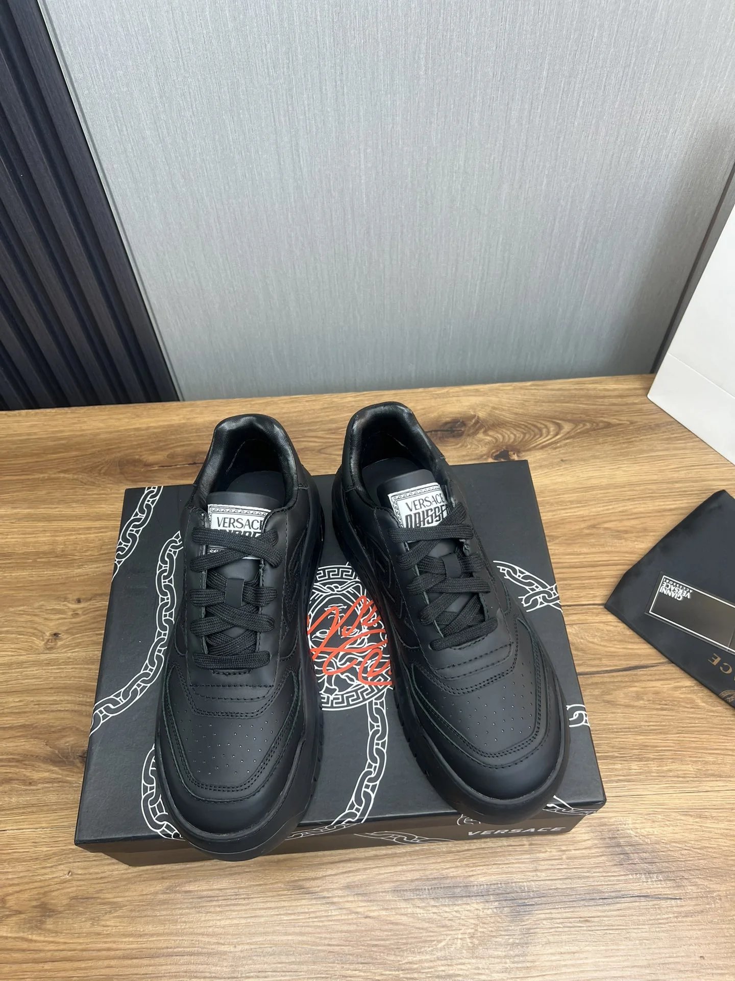 Luxury Leather Casual Sneakers Low Top Obsidian Black - Gallery Image 3 - Detailed View