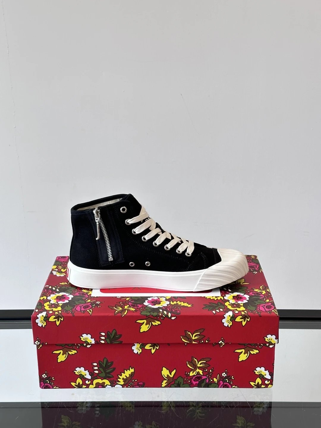 Kenzo Canvas High Sneakers Black - Gallery Image 7 - Detailed View