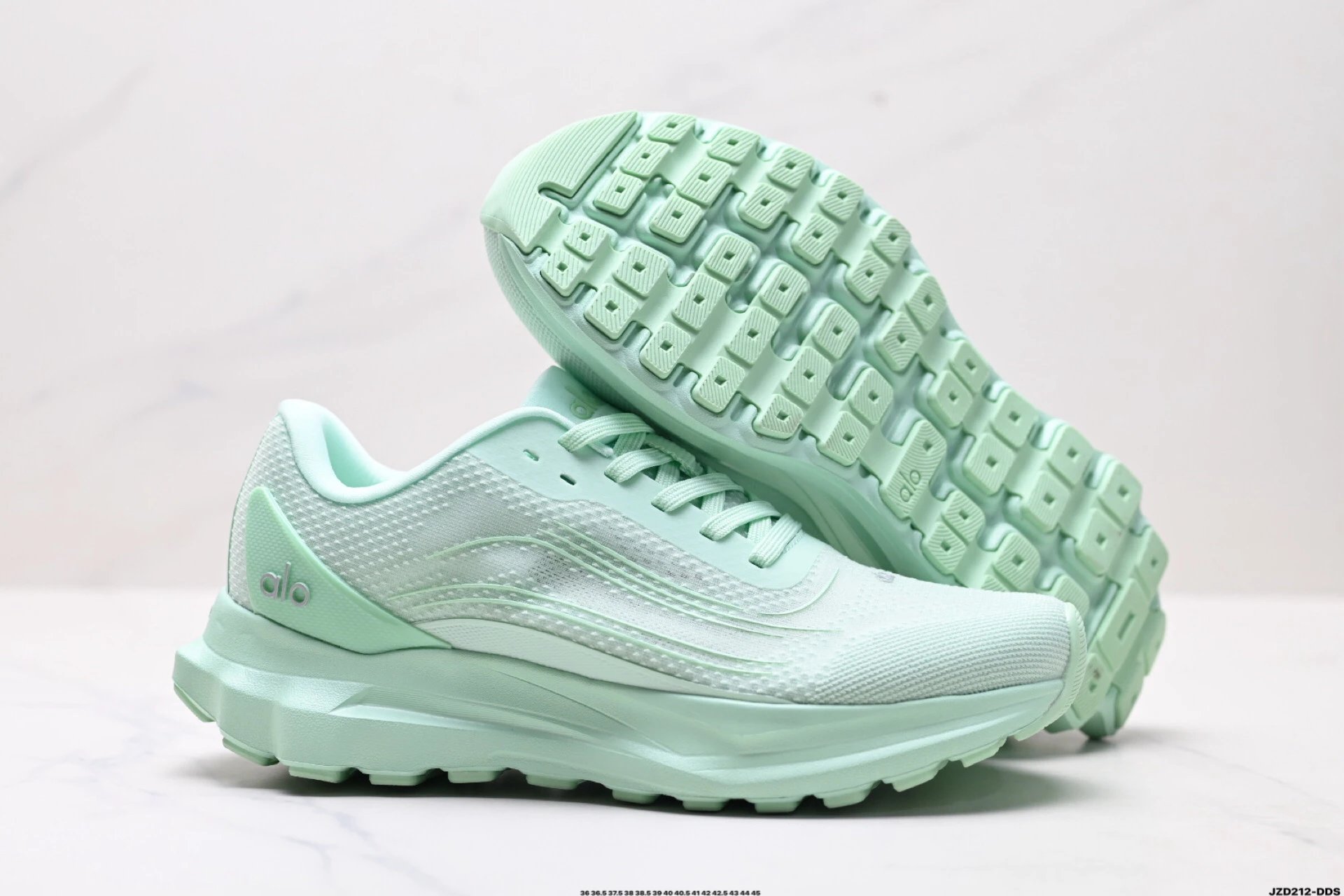 Alo Yoga Alo Runner Sneakers Green - Gallery Image 5 - Detailed View