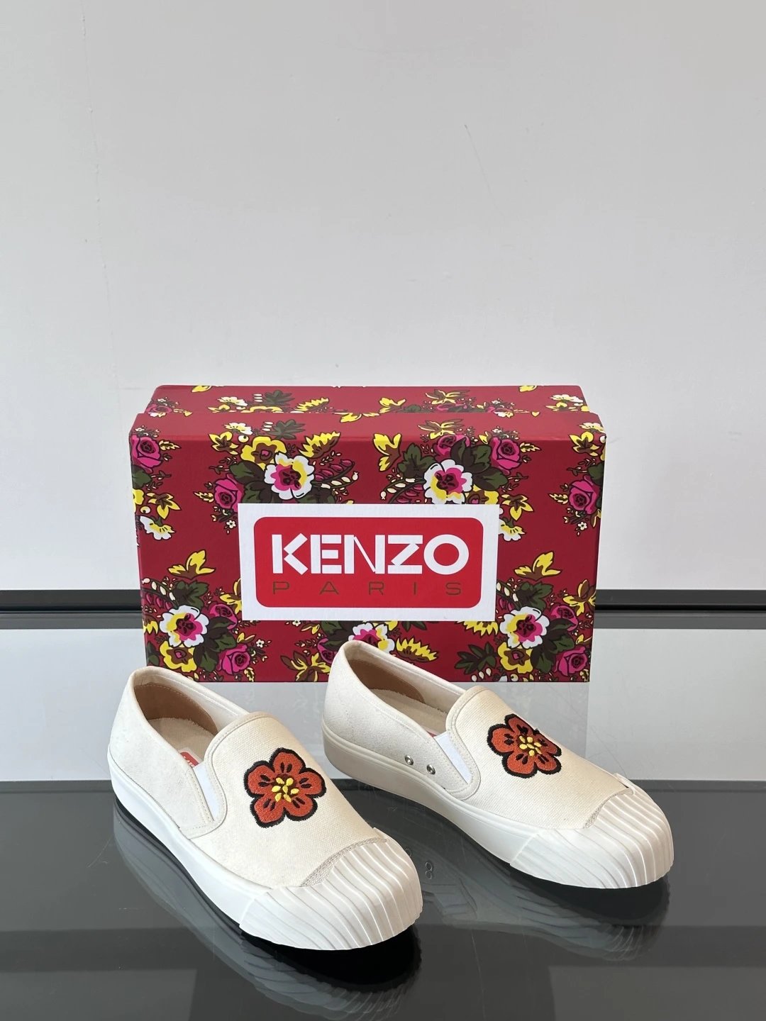 Kenzo Floral Canvas Shoes White - Gallery Image 5 - Detailed View