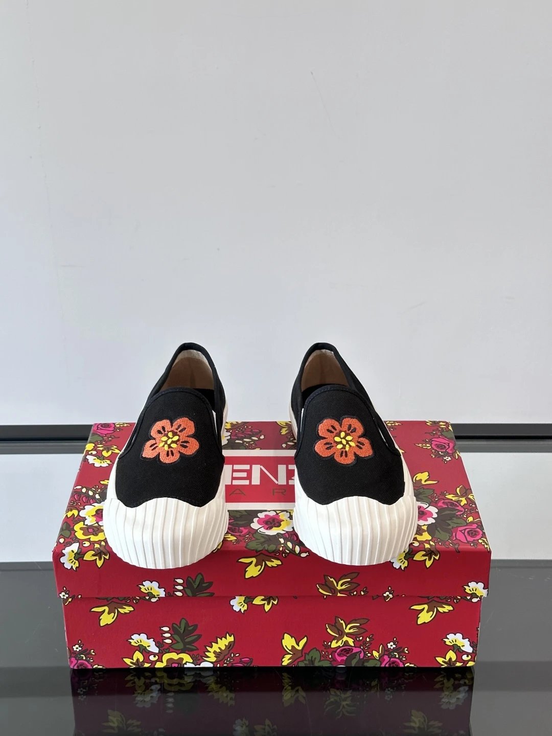 Kenzo Floral Canvas Shoes Black - Gallery Image 2 - Detailed View