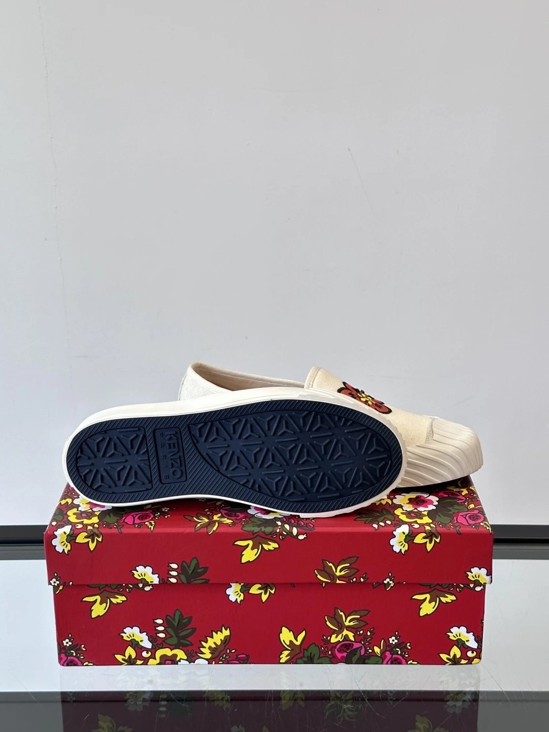 Kenzo Floral Canvas Shoes White - Gallery Image 9 - Detailed View