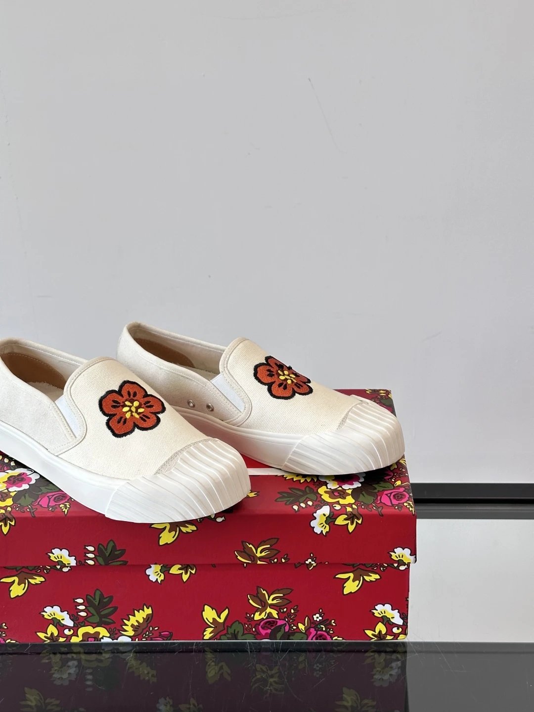 Kenzo Floral Canvas Shoes White - Gallery Image 7 - Detailed View