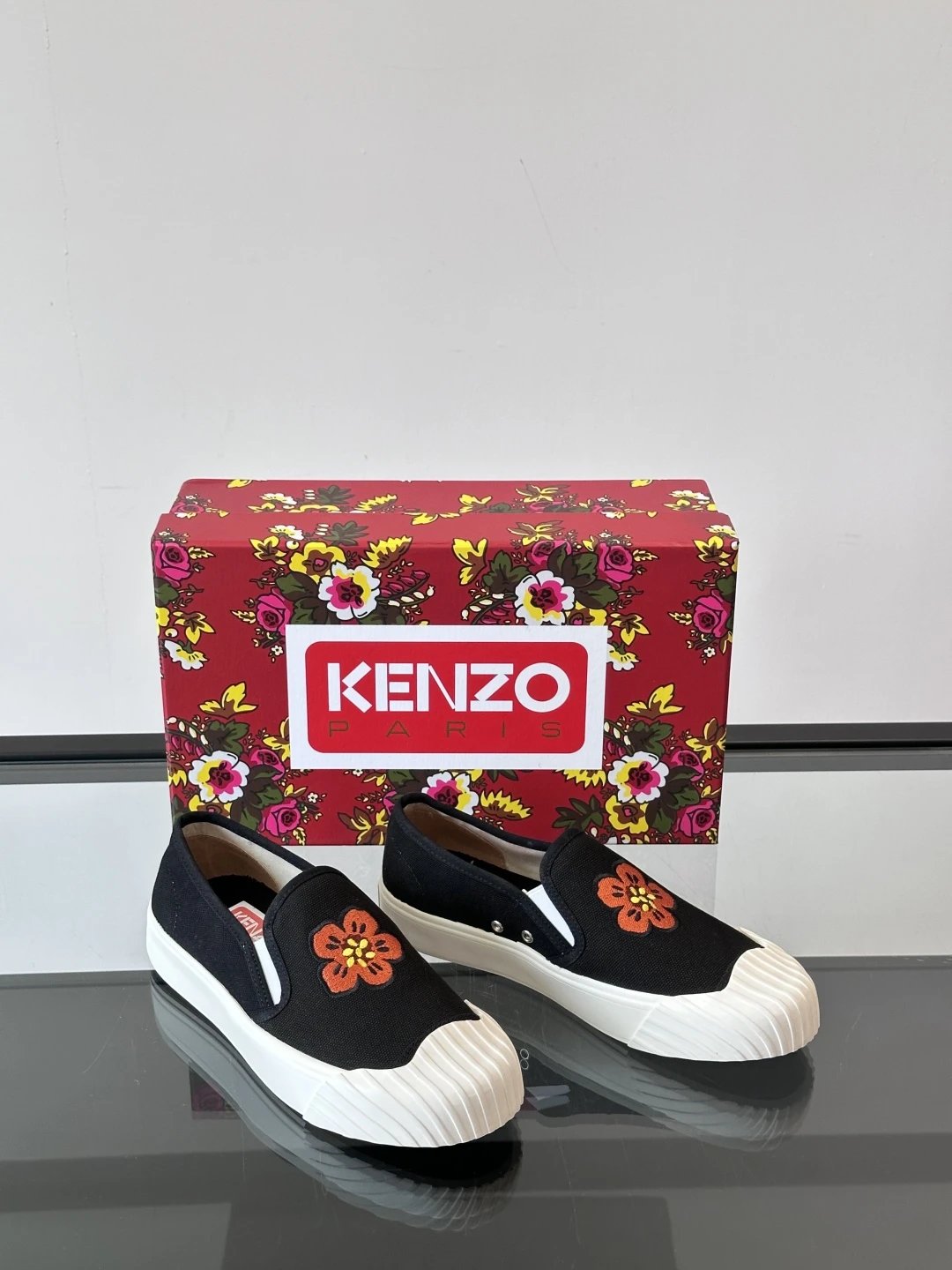 Kenzo Floral Canvas Shoes Black - Gallery Image 5 - Detailed View