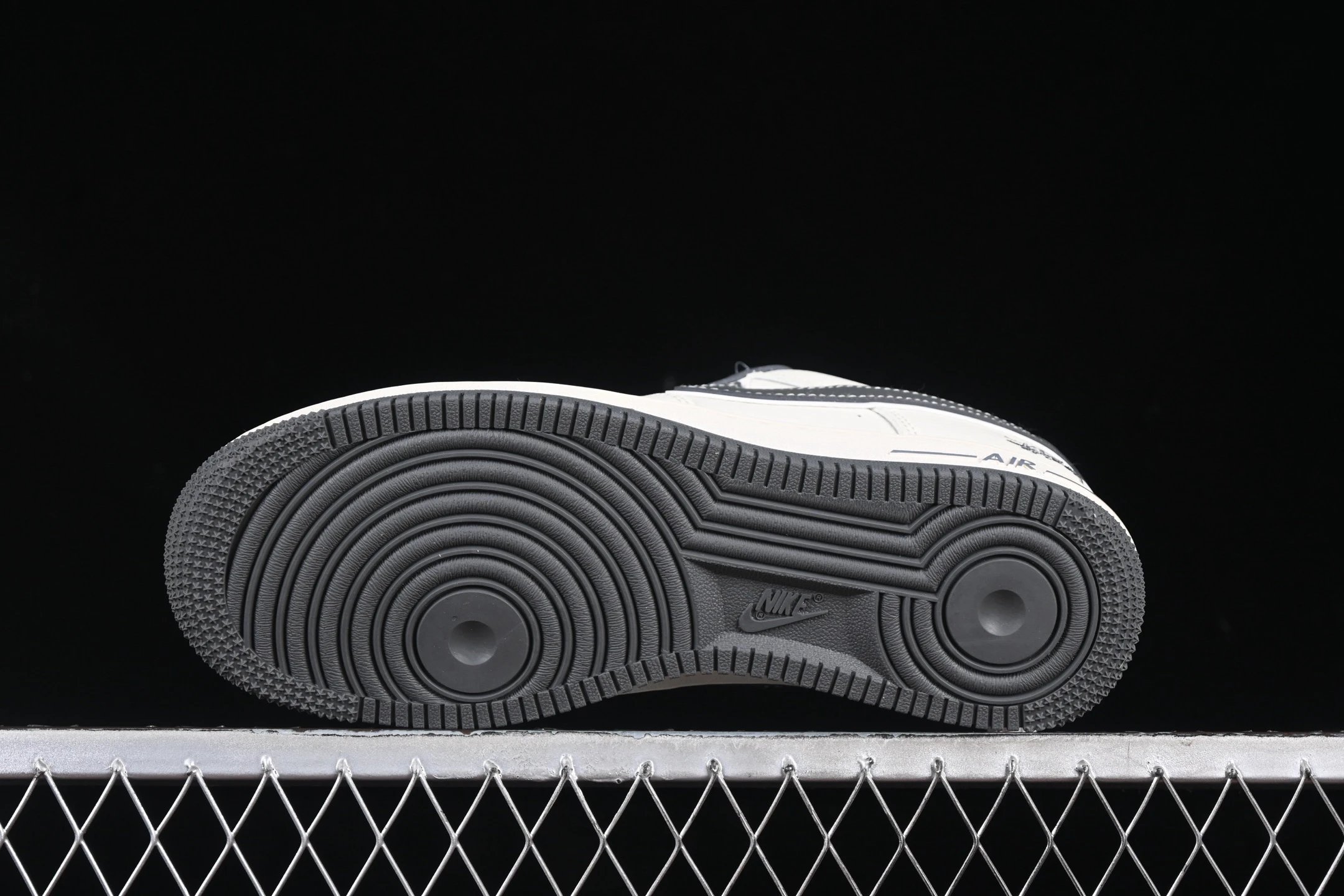 Men's Leather Sneakers Granite Gray - Gallery Image 3 - Detailed View