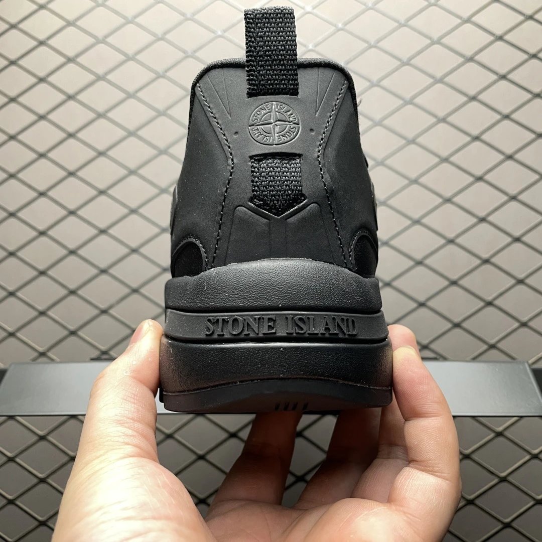 Outdoor Mesh Sneakers Onyx - Gallery Image 2 - Detailed View