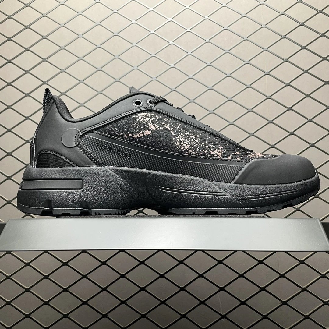 Outdoor Mesh Sneakers Onyx - Gallery Image 3 - Detailed View