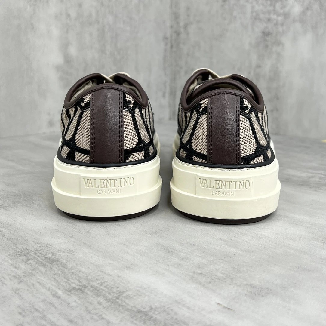 Valentino Garavani Totaloop Low Sneakers Beige - Gallery Image 5 - Detailed View