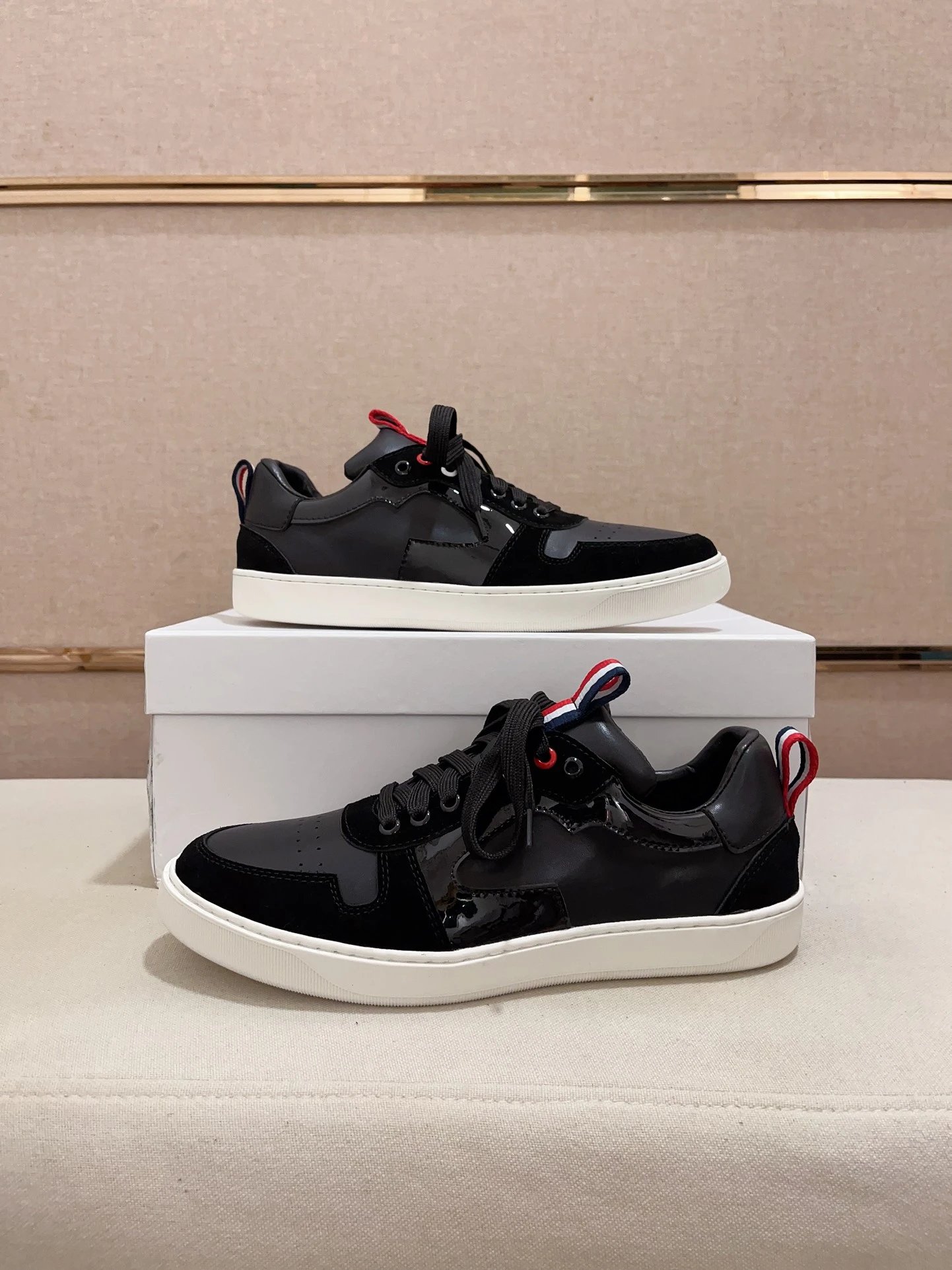 Moncler Lunarove Black Sneakers White sole - Gallery Image 7 - Detailed View