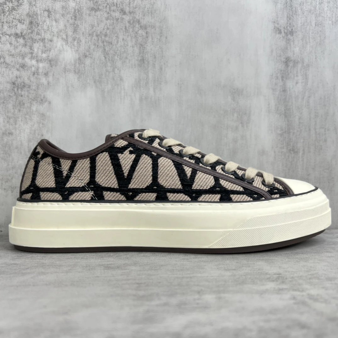 Valentino Garavani Totaloop Low Sneakers Beige - Gallery Image 6 - Detailed View