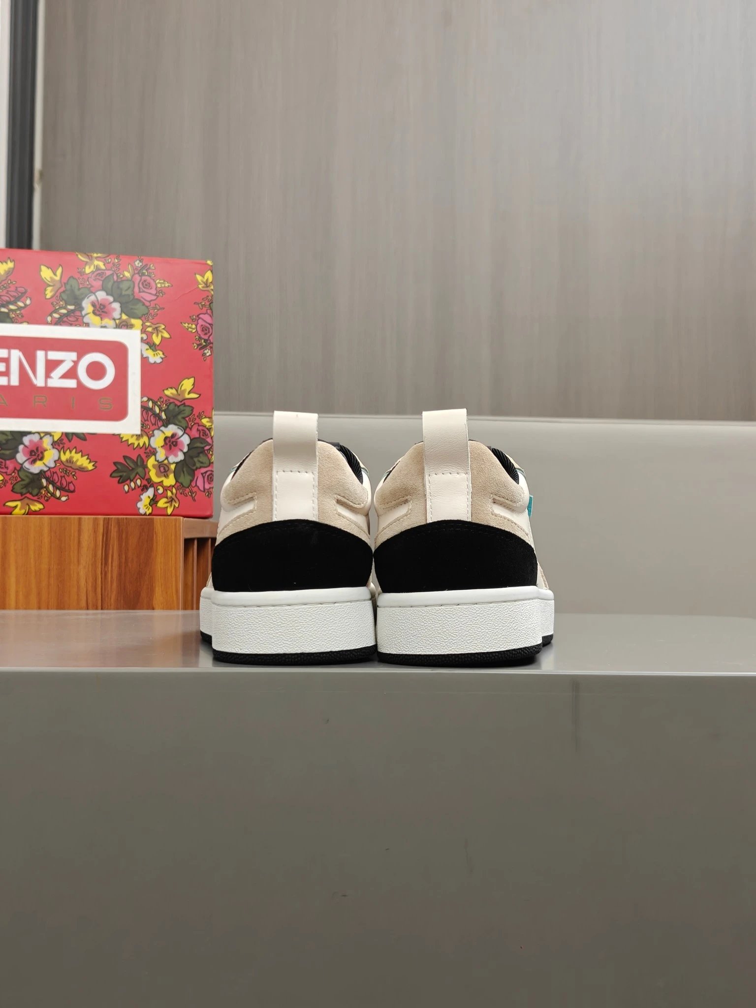 Kenzo Classic Sneakers Beige - Gallery Image 9 - Detailed View