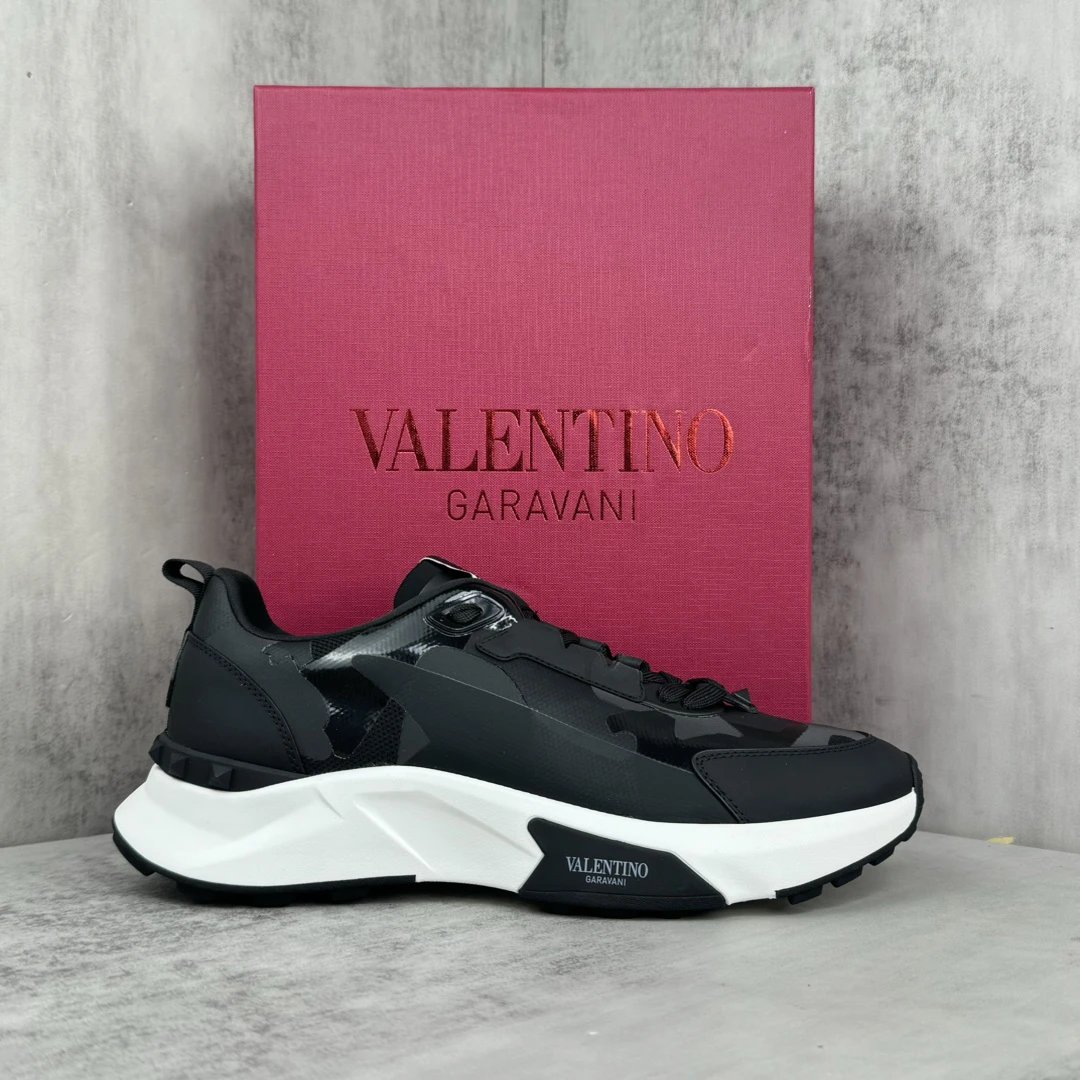 True Act Mesh Sneakers Jet Black - Gallery Image 1 - Detailed View