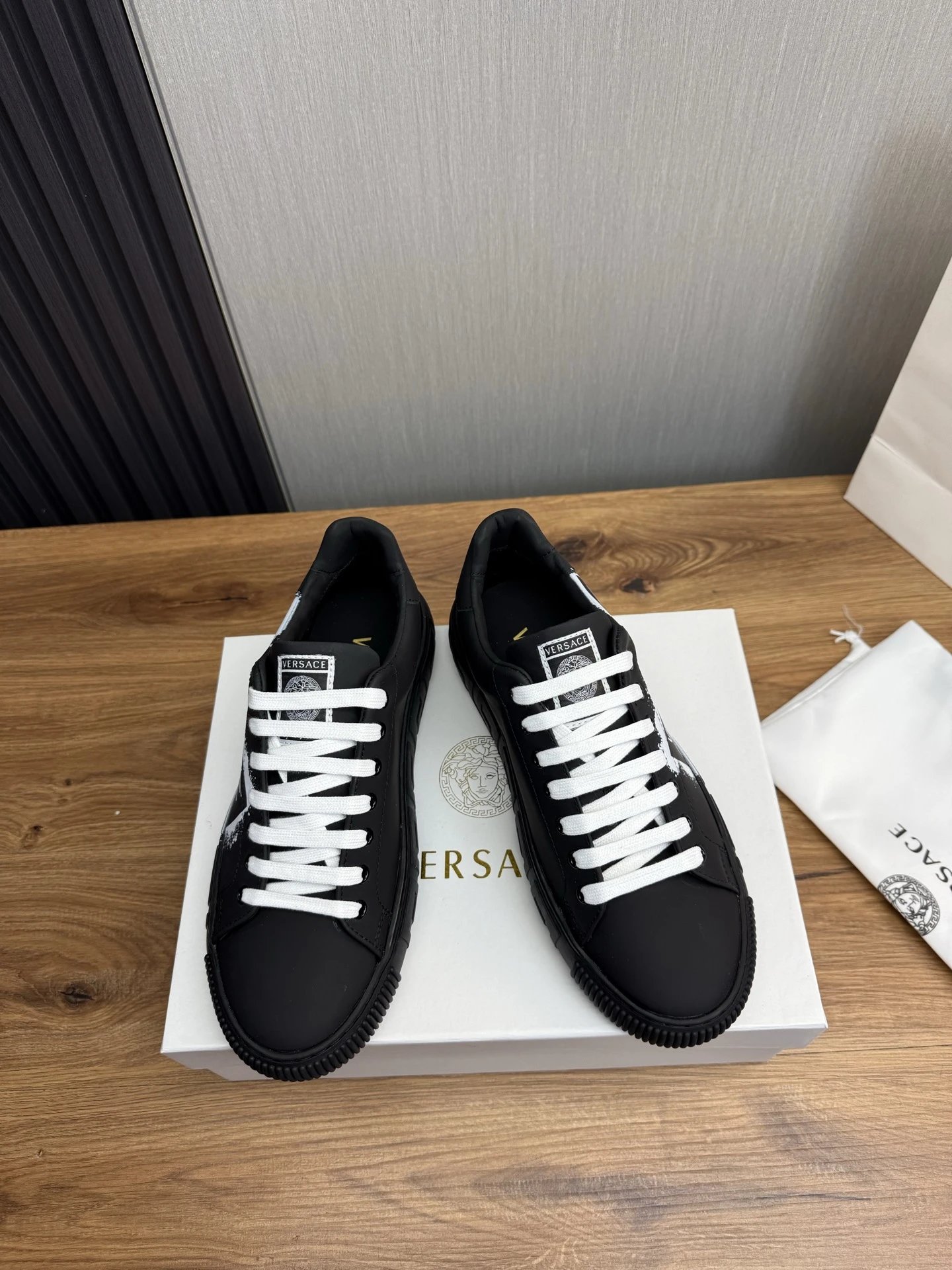 Couple Leather Low Top Sneakers Street Style Onyx Black - Gallery Image 3 - Detailed View