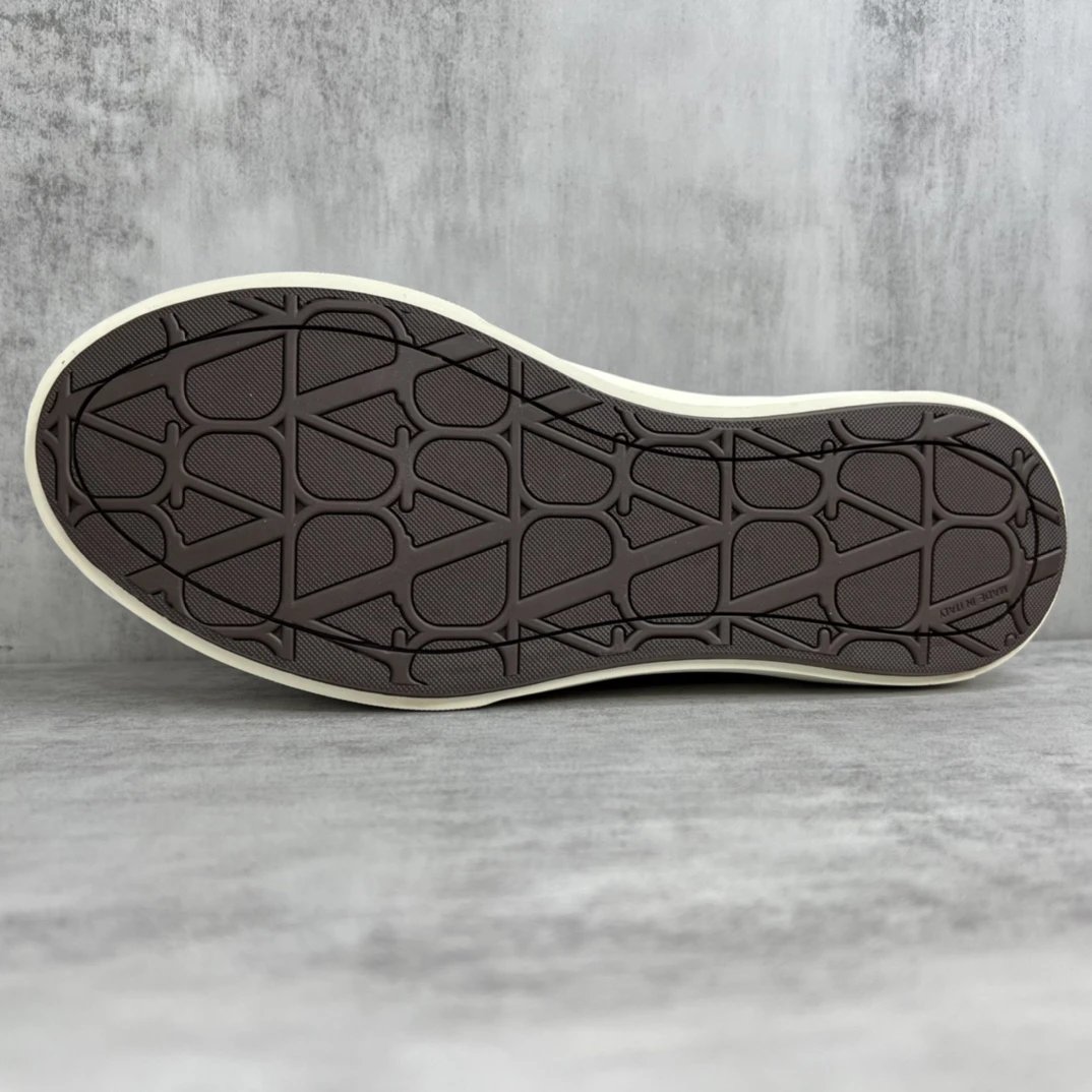 Low Top Canvas Sneakers Ivory Black - Gallery Image 5 - Detailed View