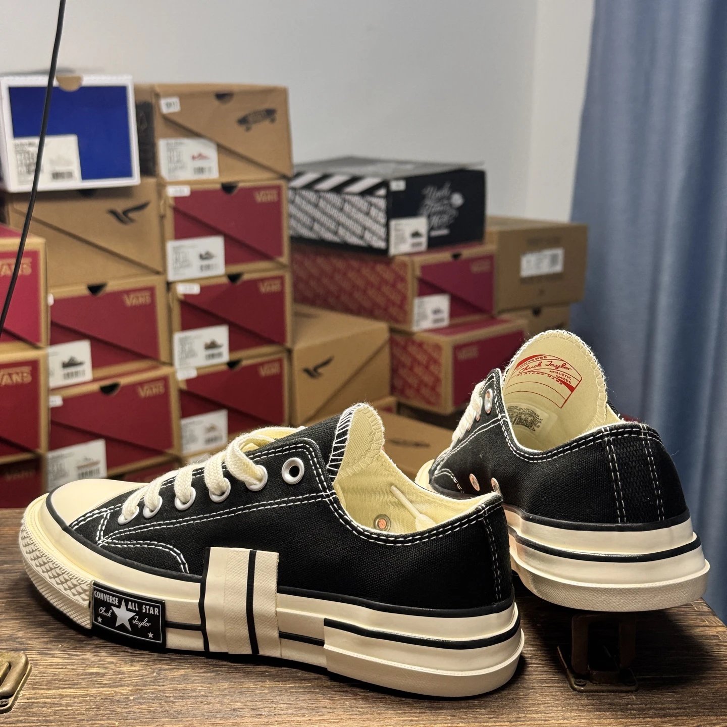 Canvas Low Top Sneakers Vintage Black - Gallery Image 3 - Detailed View