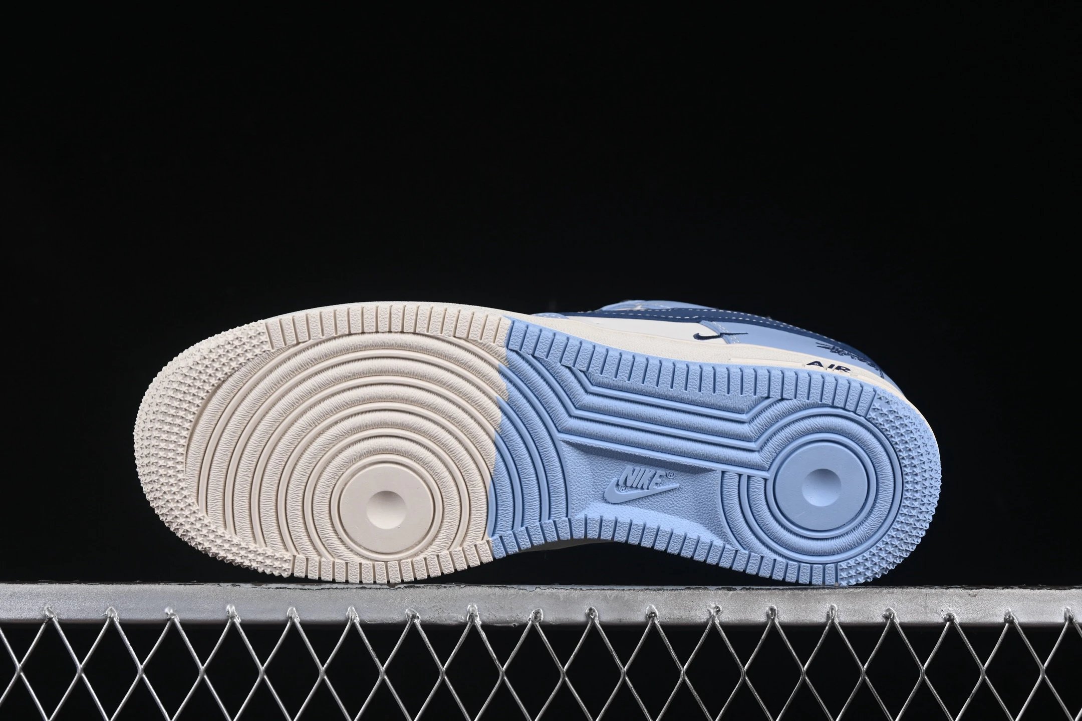 Leather Low-Top Sneakers Sky Blue - Gallery Image 3 - Detailed View