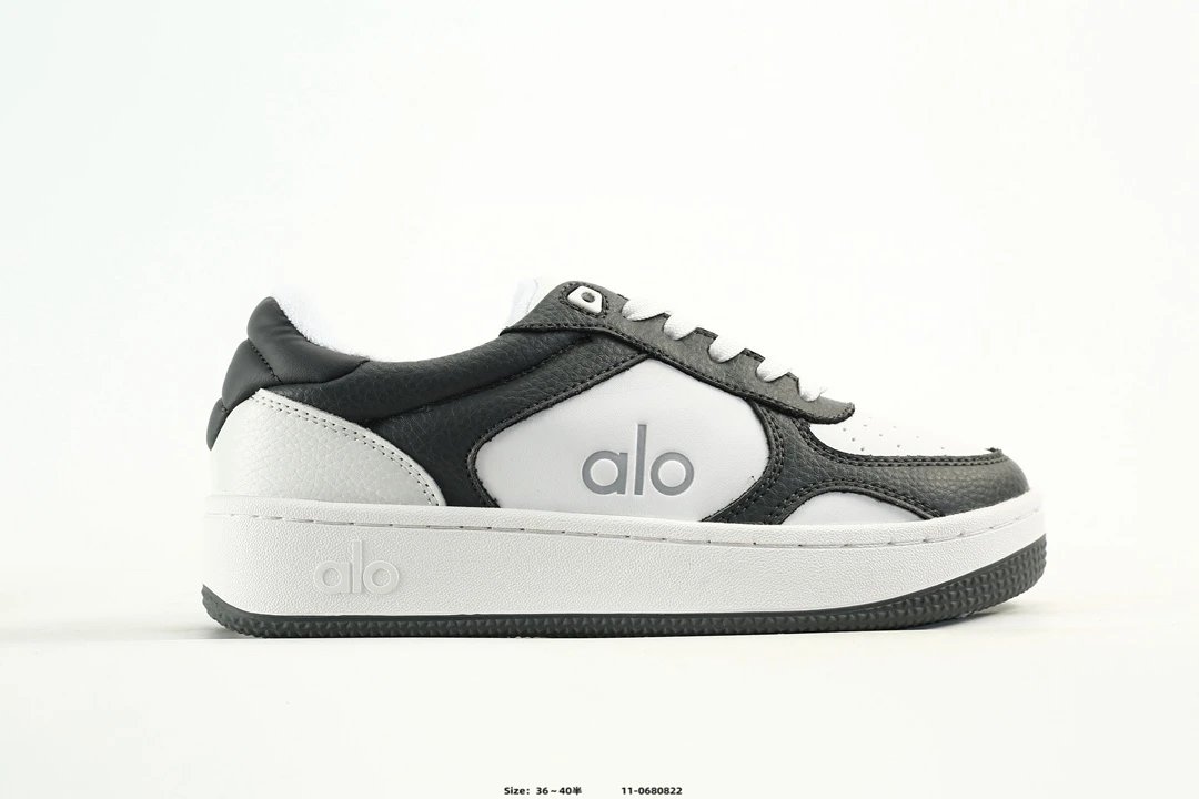 Alo Yoga Runner Sneakers Multicolor - Gallery Image 3 - Detailed View