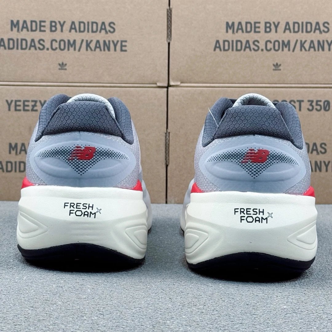 Lightweight Knit Running Shoes Pale Gray - Gallery Image 3 - Detailed View