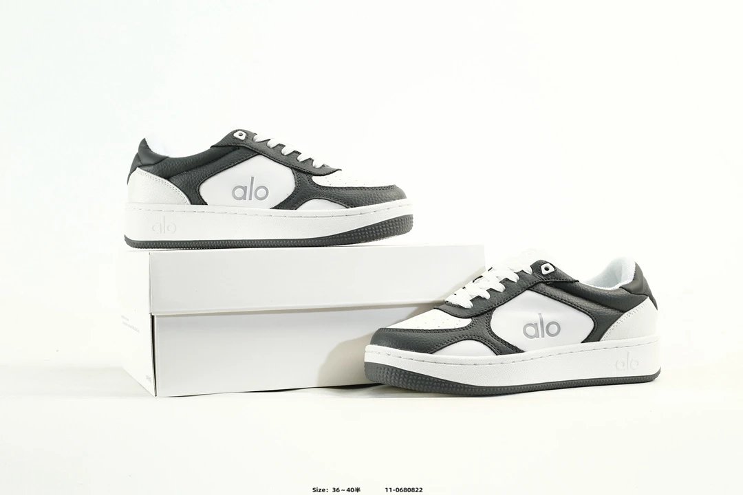 Alo Yoga Runner Sneakers Black White - Gallery Image 9 - Detailed View