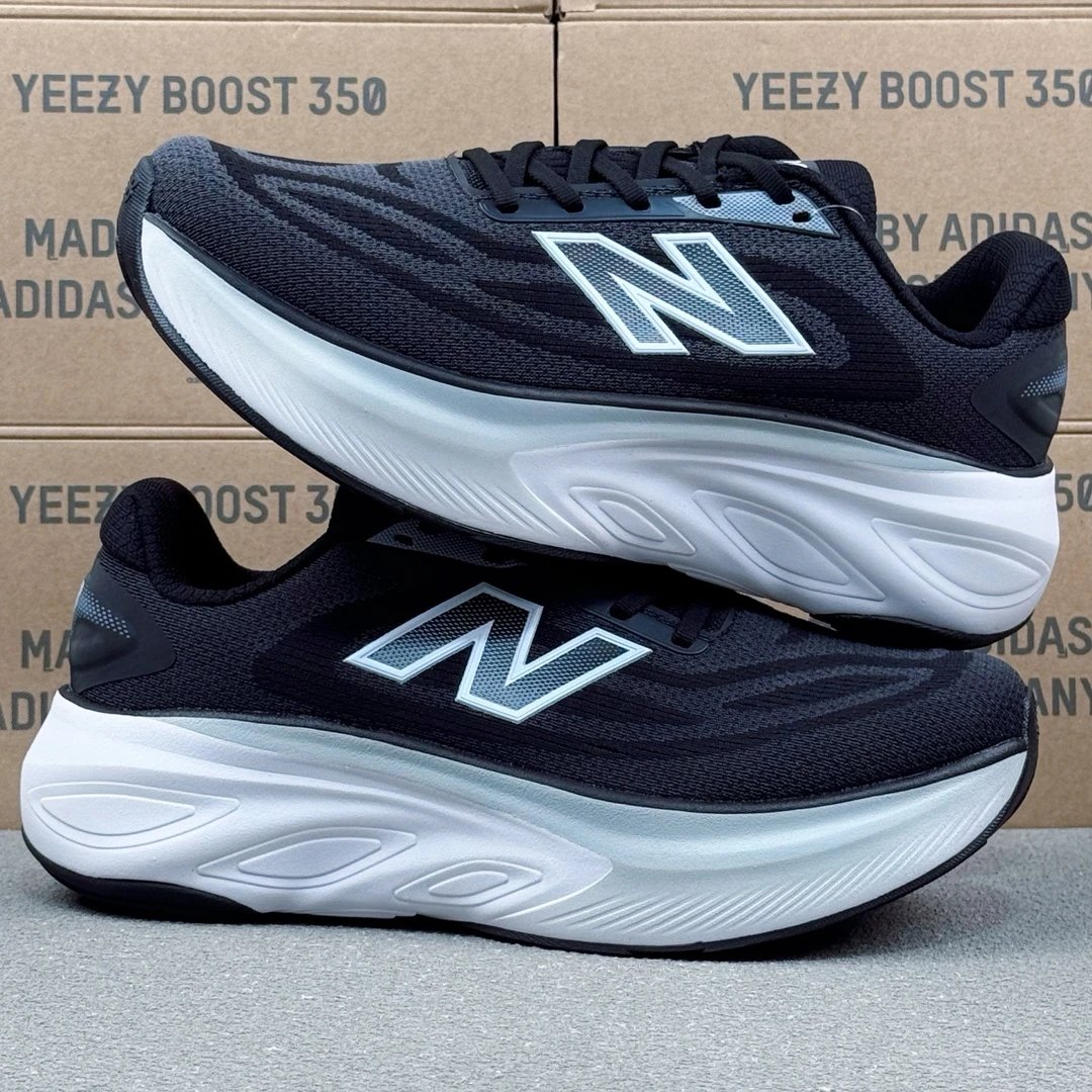 Low-Top Knit Runners Ebony - Gallery Image 5 - Detailed View