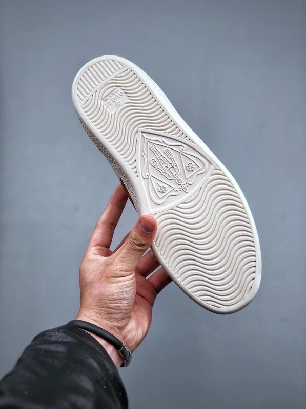 Gucci Bee White Blue Sneakers Embroidered Logo - Gallery Image 8 - Detailed View