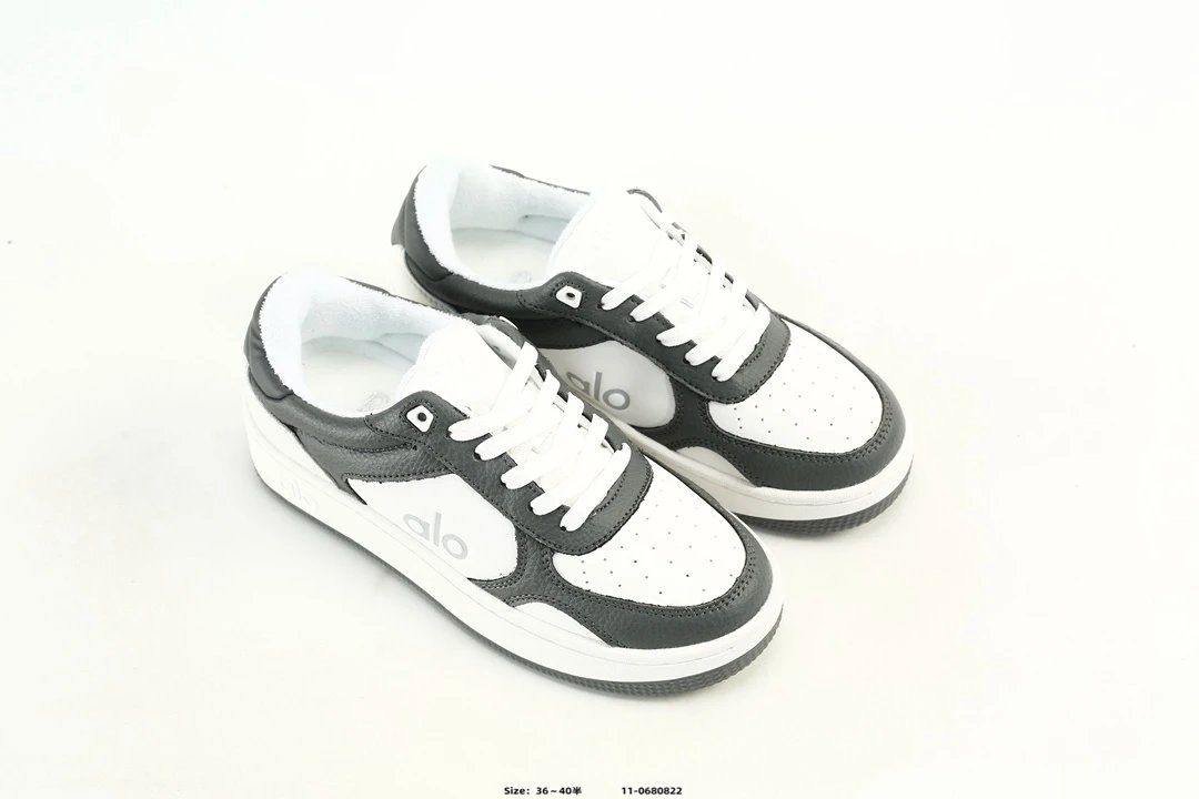 Alo Yoga Runner Sneakers Black White - Gallery Image 8 - Detailed View