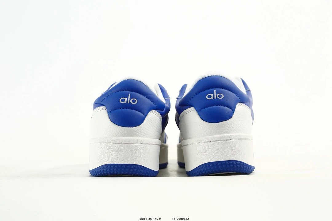 Alo Yoga Runner Sneakers Blue White - Gallery Image 7 - Detailed View