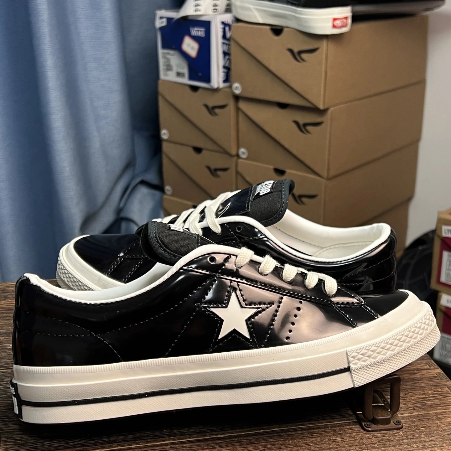 Low Top Patent Leather Sneakers Black Ivory - Gallery Image 2 - Detailed View