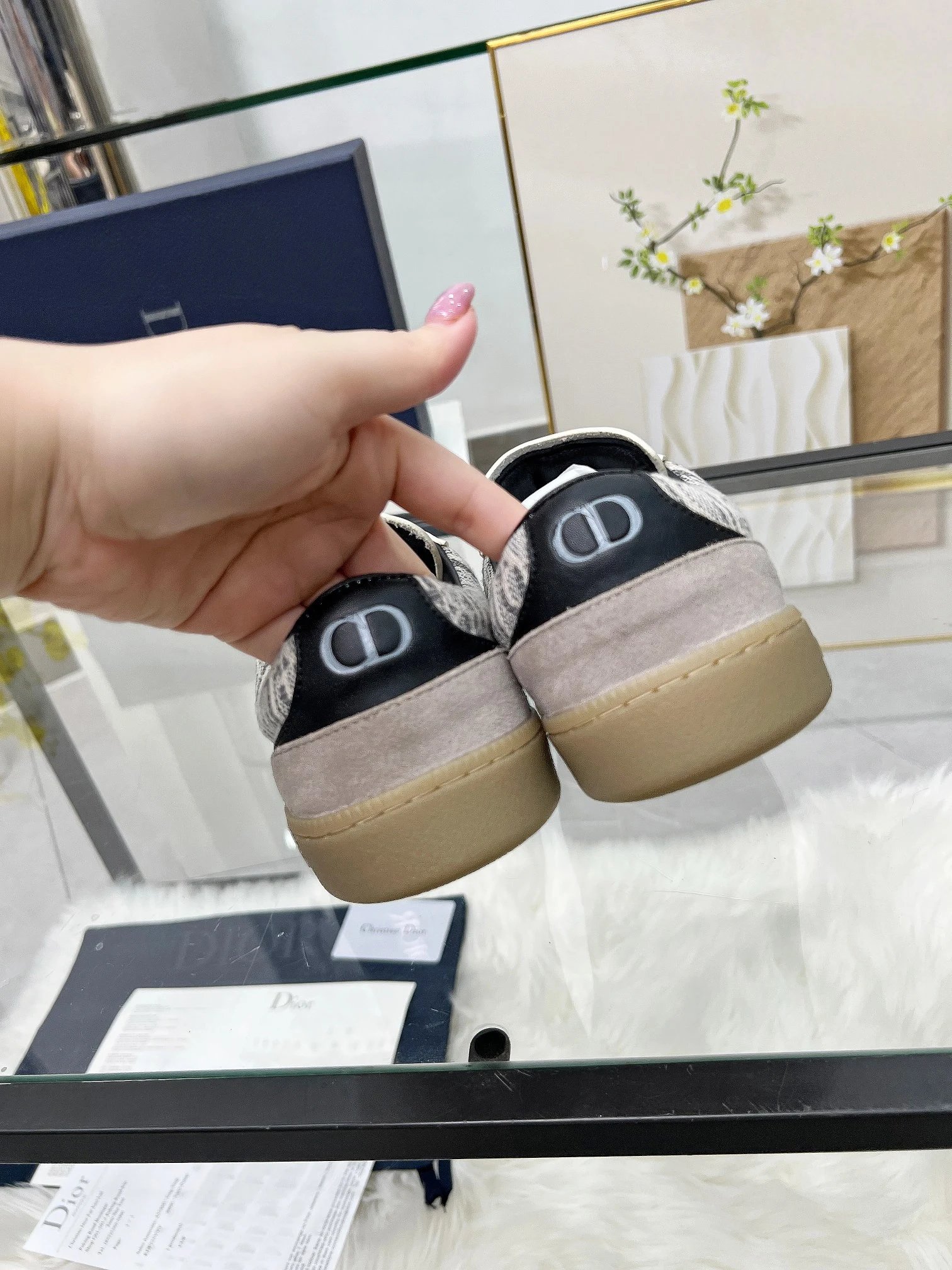 Dior B01 Sneakers Gray - Gallery Image 9 - Detailed View