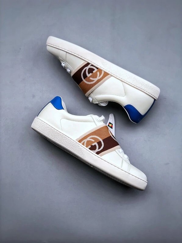 Gucci Bee White Blue Sneakers Keychain - Gallery Image 9 - Detailed View