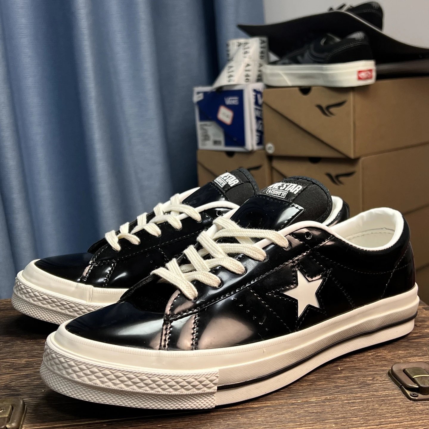 Low Top Patent Leather Sneakers Black Ivory - Gallery Image 1 - Detailed View