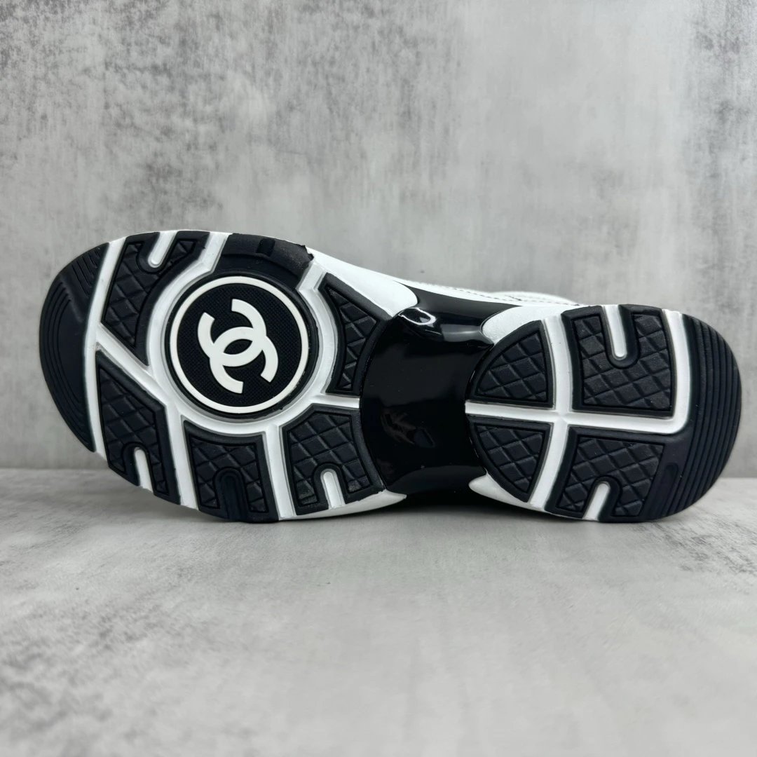 24SS Leather Panda Sneakers Women’s Black White - Gallery Image 8 - Detailed View